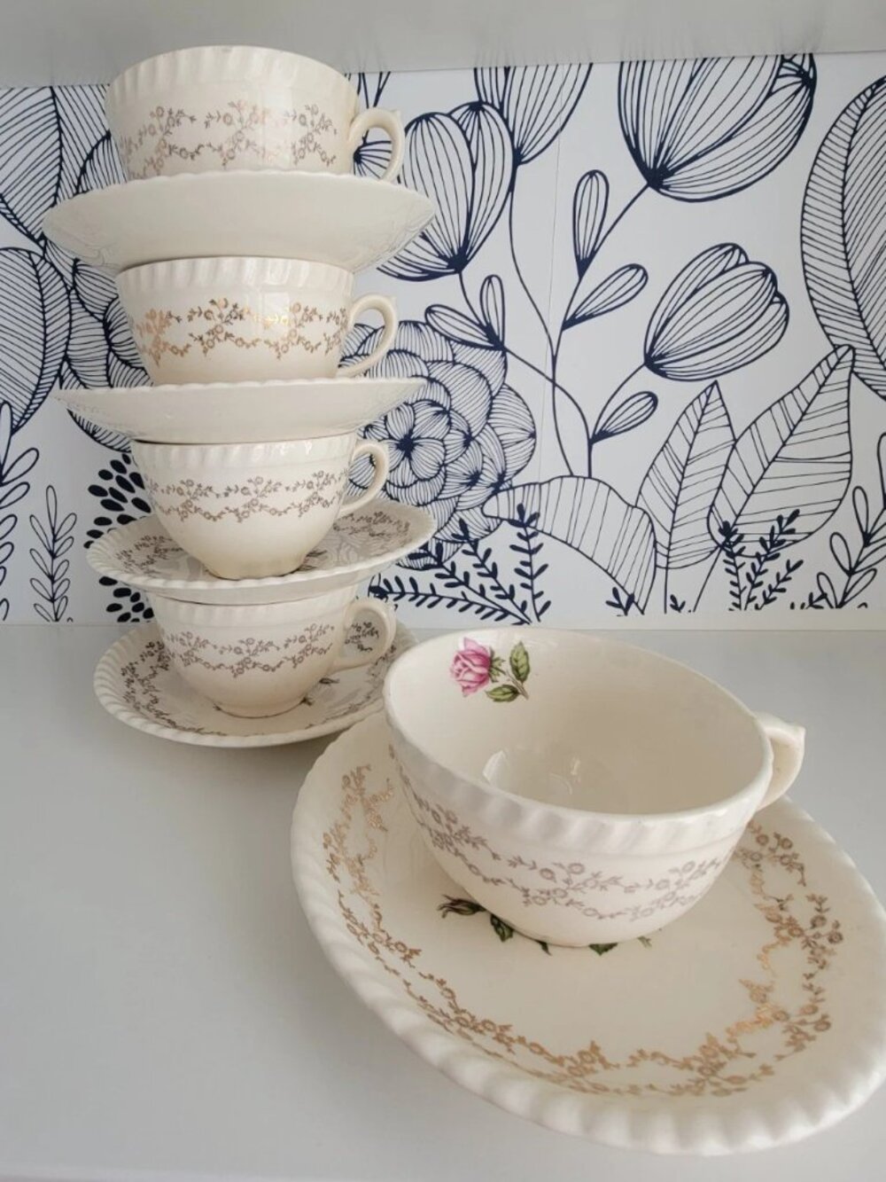 British Empire ware teacup &  saucer set x5; 22k gold pink rose gold filigree
